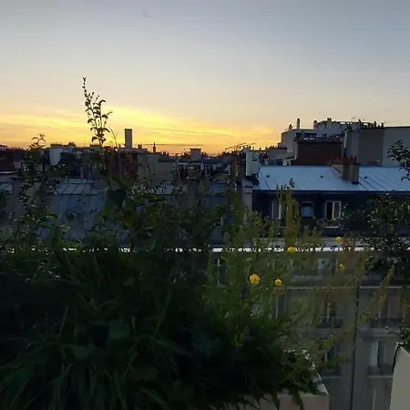 150m2 And A 45m2 Terrace At 8th Floor With Air Conditioning *