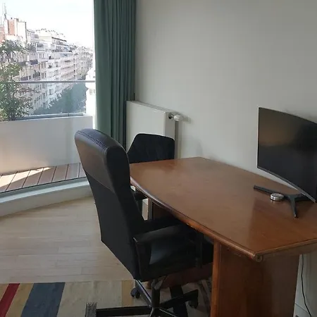 150m2 And A 45m2 Terrace At 8th Floor With Air Conditioning *
