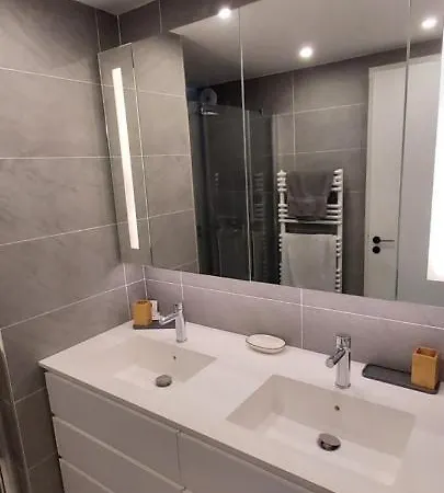 150m2 And A 45m2 Terrace At 8th Floor With Air Conditioning Apartment