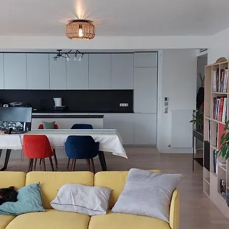 150m2 And A 45m2 Terrace At 8th Floor With Air Conditioning *