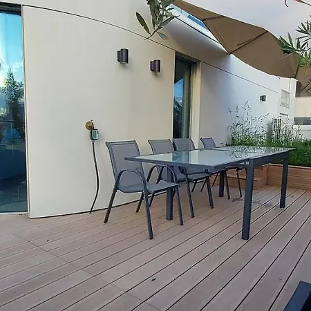 150m2 And A 45m2 Terrace At 8th Floor With Air Conditioning *